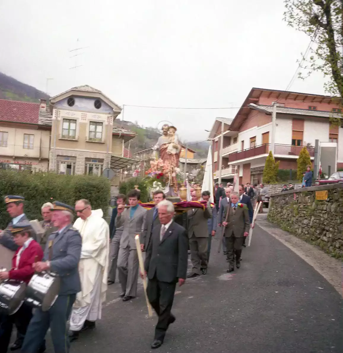 Statua in processione