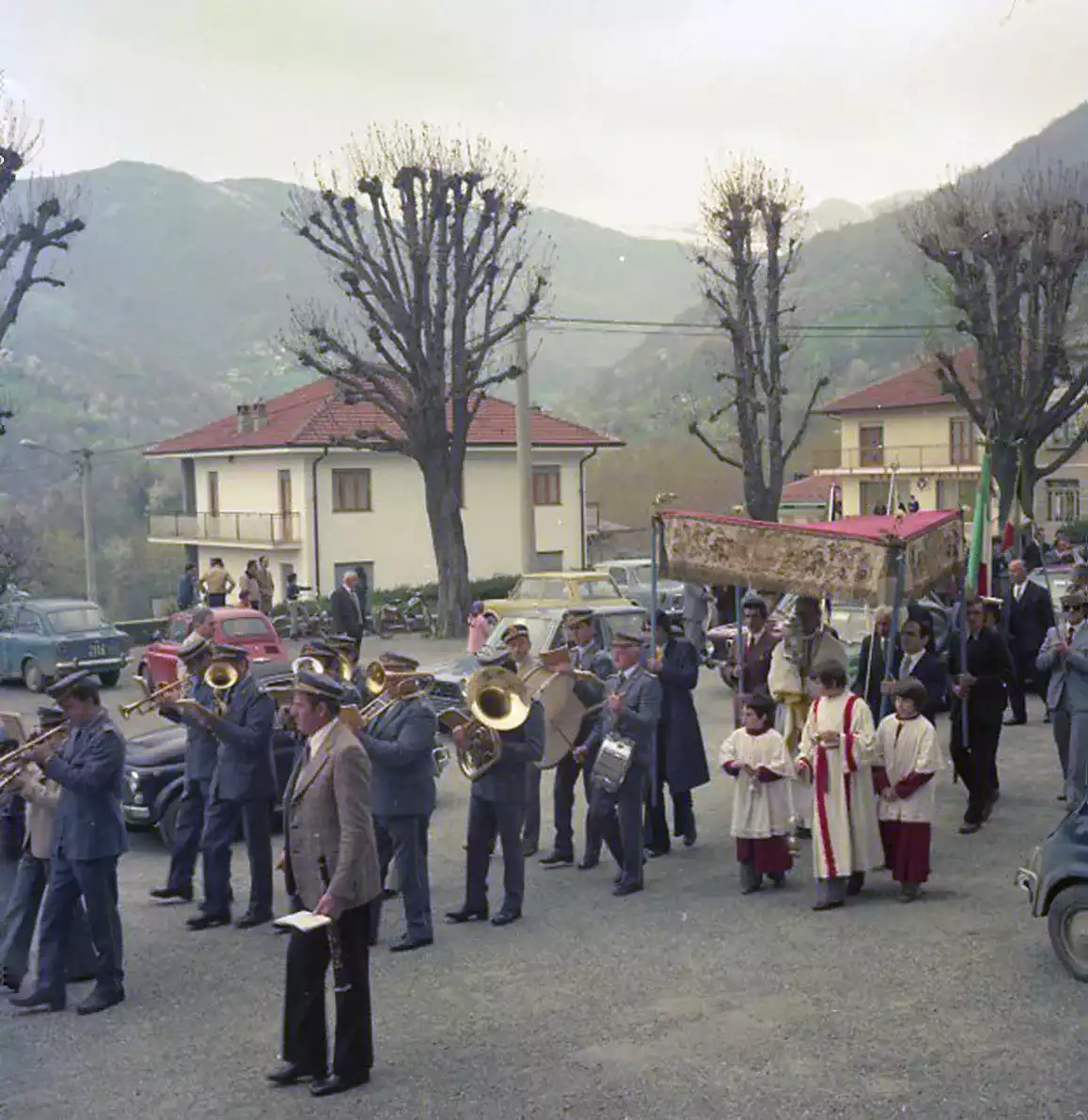 Processione e banda musicale