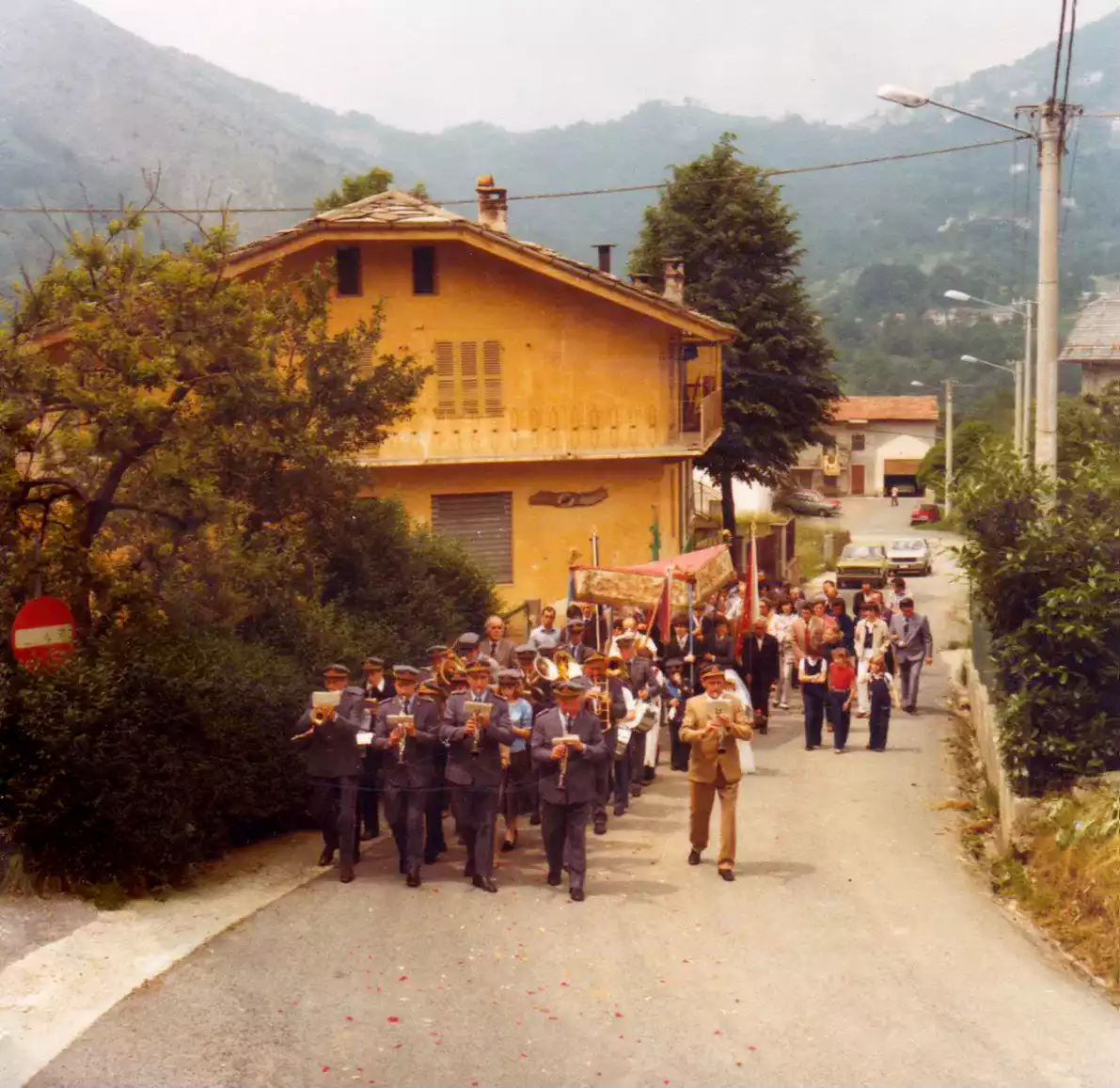 La processione vista dalla piazza
