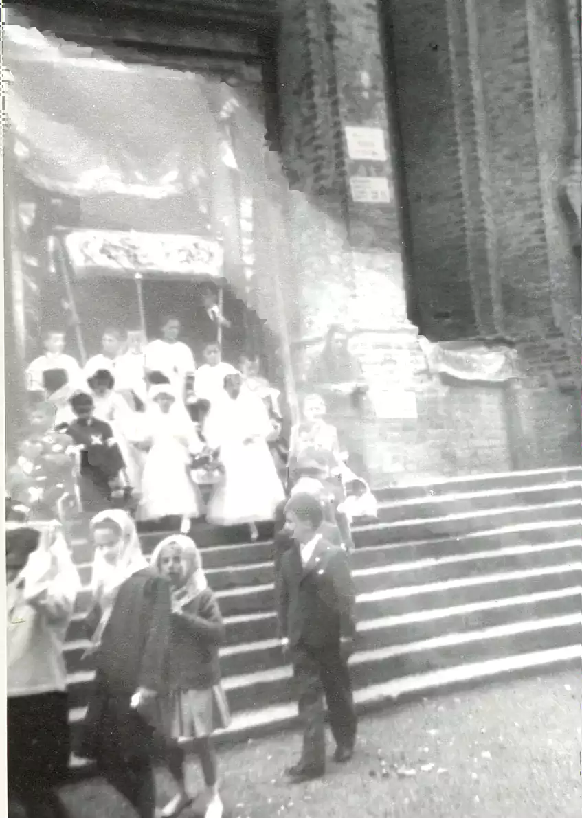 Uscita dalla chiesa, anni '60