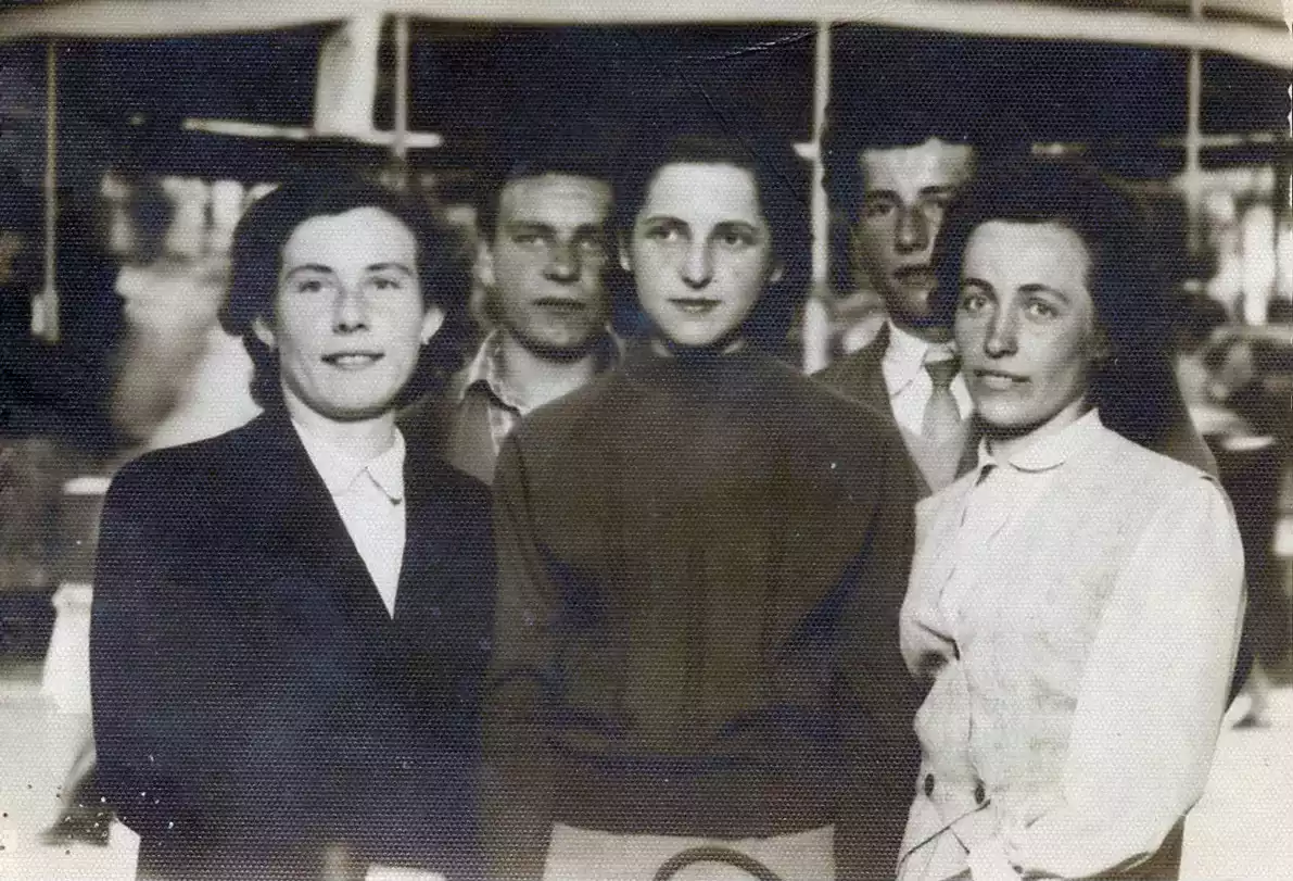 Da sinistra in prima fila: Marghetita Salvino, Teresa Salvino e Emma Coletti Moglia