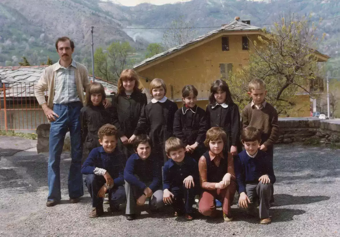 Scolaresca con il maestro, anni '70