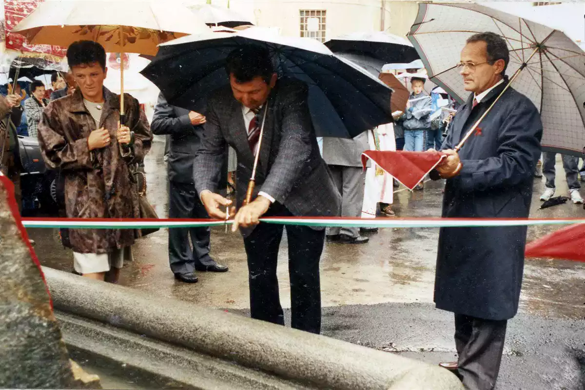 1991 Inaugurazione della fontana di San Pietro